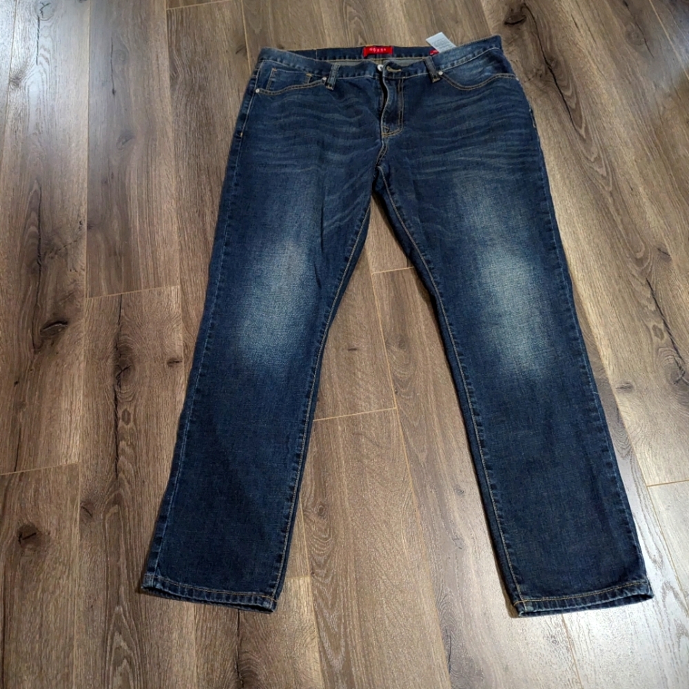 - - Guess medium rise tapered slim Halstead Fit men's Jeans. Size 38/32.…
